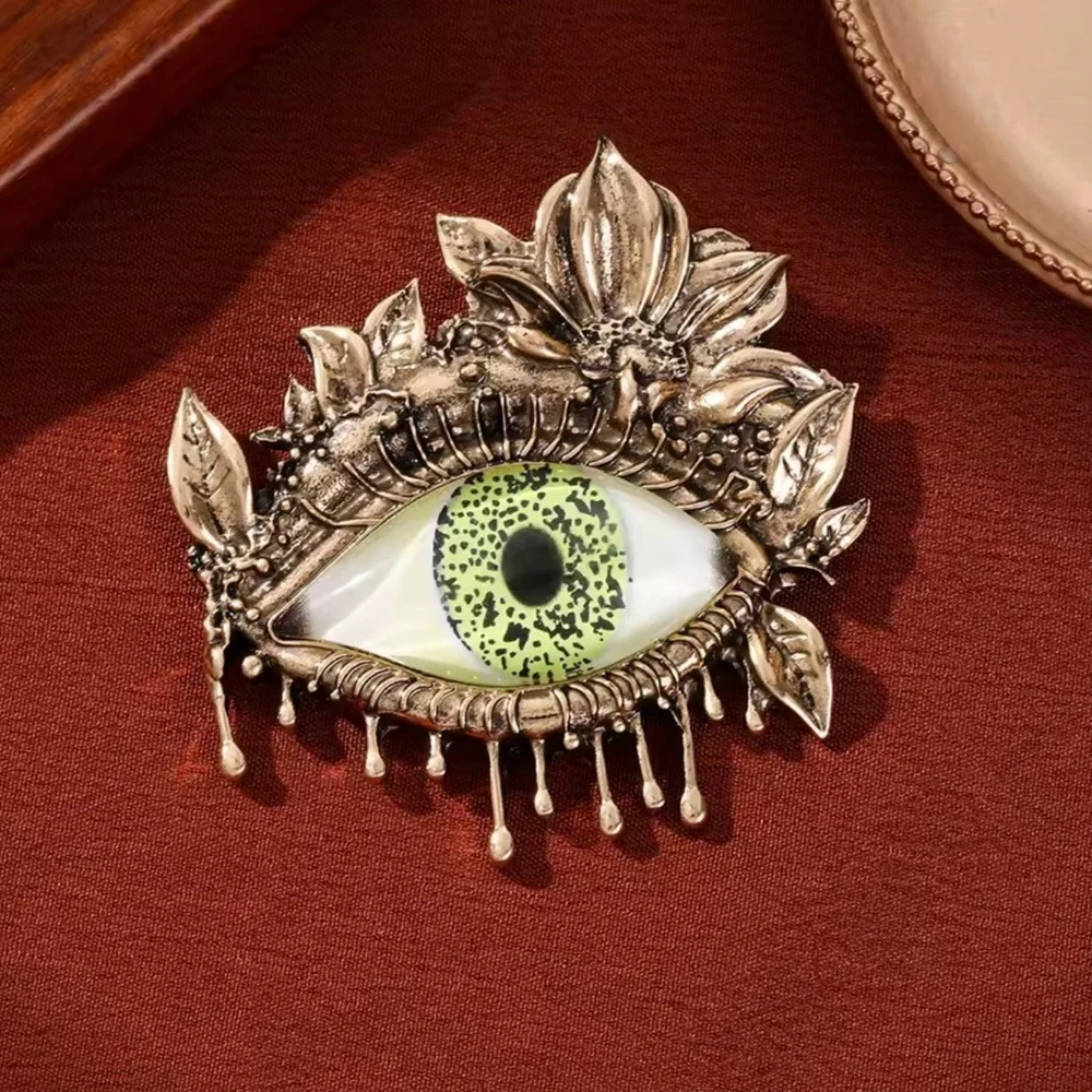 Vintage Green Eye Brooch – Artistic Gold Statement Pin, Surreal Jewelry